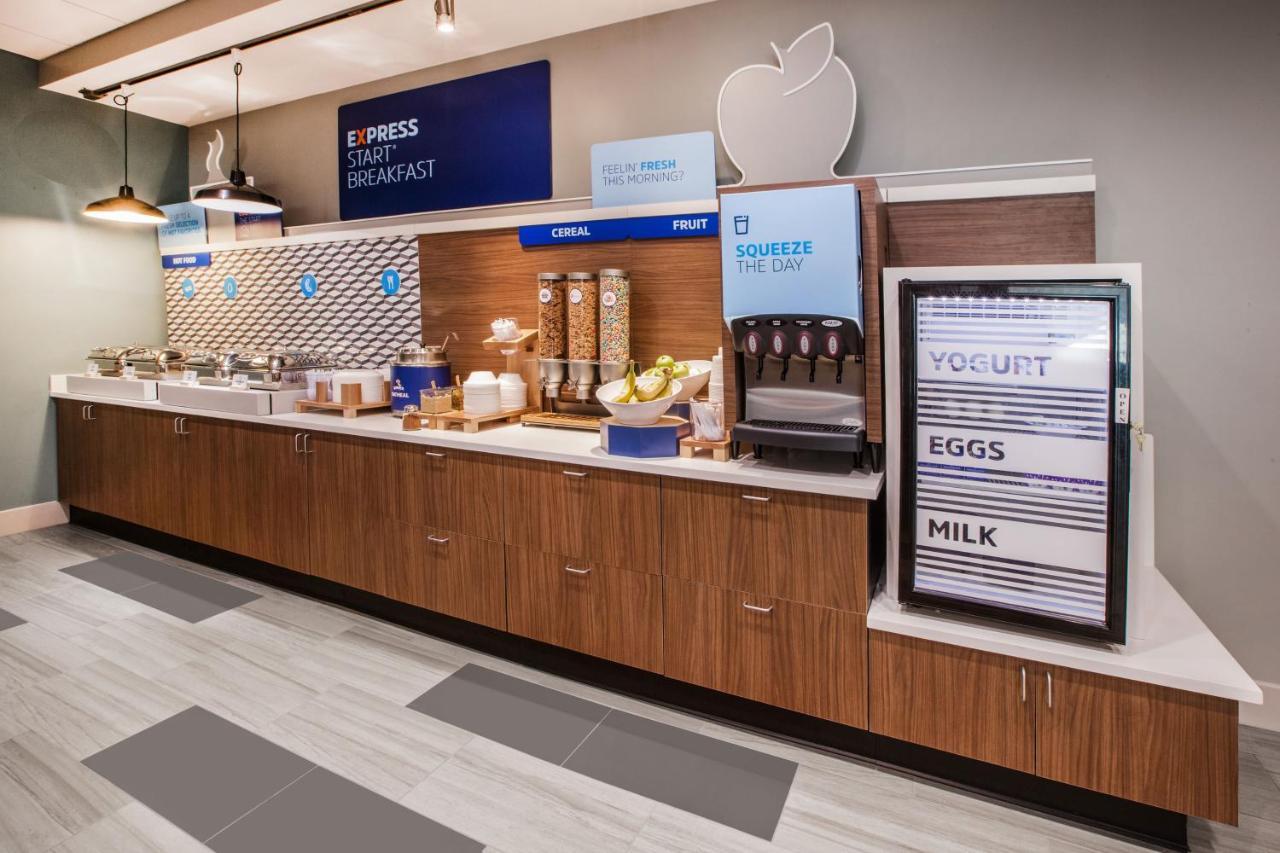 Holiday Inn Express & Suites Wilmington West - Medical Park By Ihg Eksteriør billede