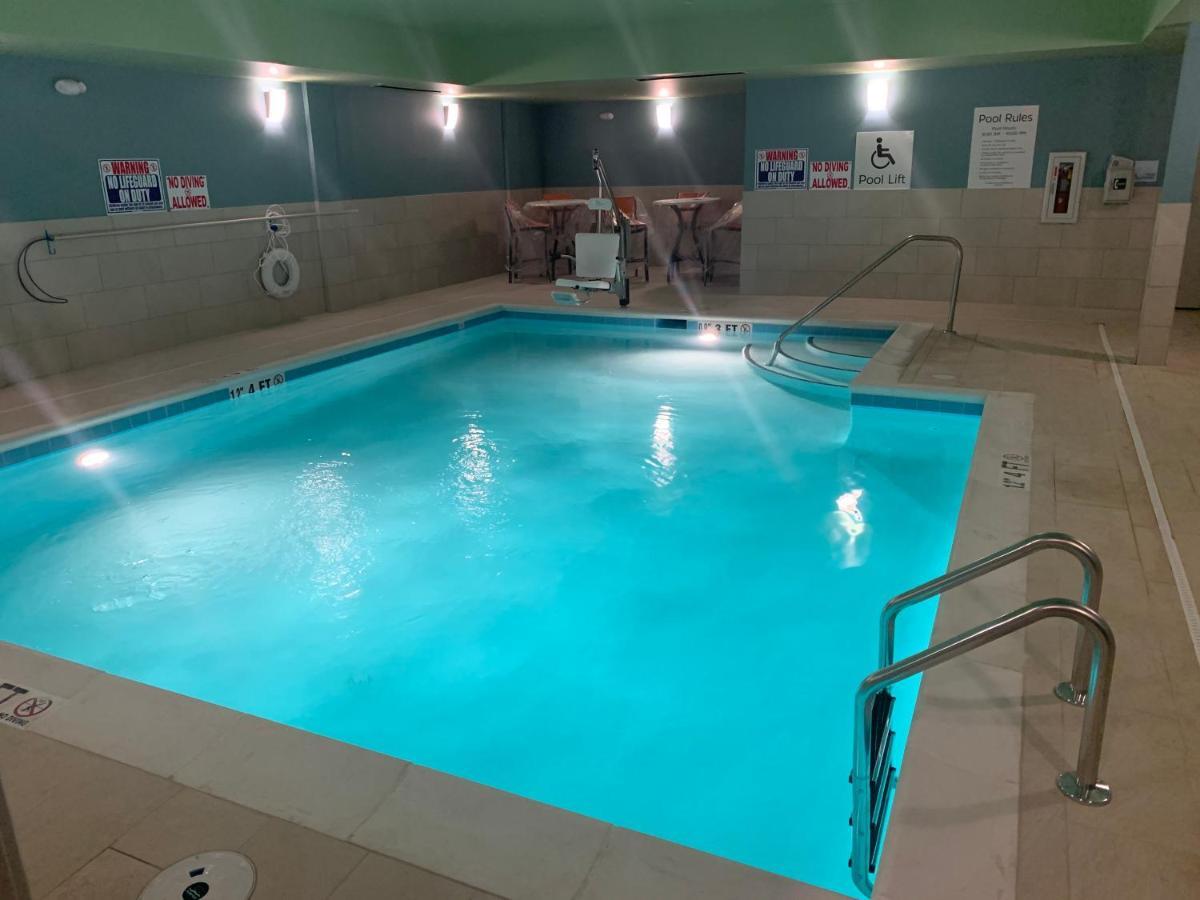 Holiday Inn Express & Suites Wilmington West - Medical Park By Ihg Eksteriør billede