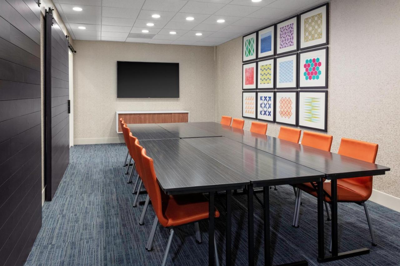 Holiday Inn Express & Suites Wilmington West - Medical Park By Ihg Eksteriør billede